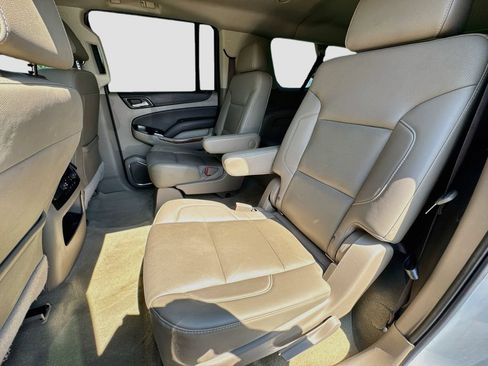 Used 2017 Chevrolet Suburban Premier RWD image 28