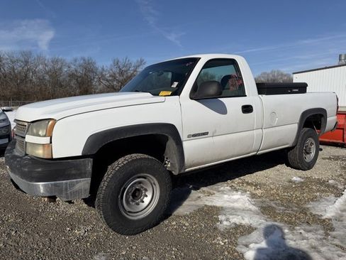 Used 2006 Chevrolet Silverado 2500 W/T image 2