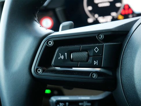 Used 2025 Porsche Cayenne image 17