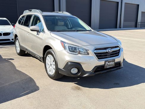 Used 2019 Subaru Outback 2.5i Premium AWD/4WD image 2