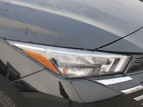 Used 2025 Nissan Versa SV image 8