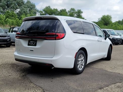 New 2027 Chrysler Pacifica Select FWD image 12