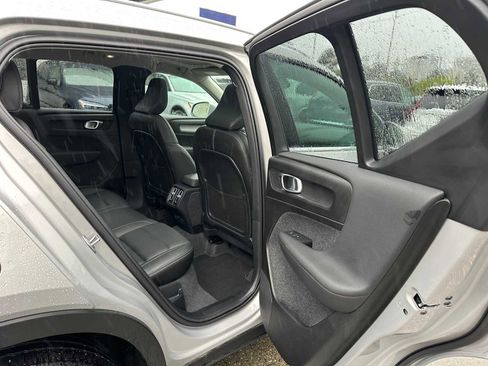Certified 2025 Volvo XC40 B5 Plus AWD/4WD image 14