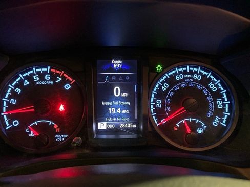 Certified 2022 Toyota Tacoma SR image 14