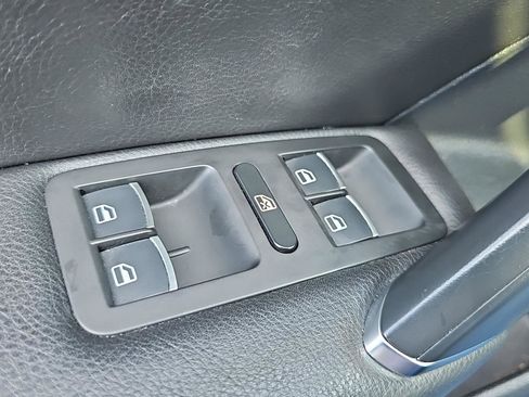 Used 2017 Volkswagen Passat 1.8T SEL Premium image 25