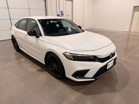 Used 2023 Honda Civic Sport image 3