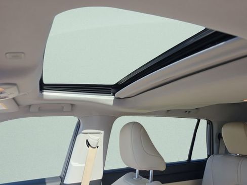 Used 2023 Toyota Highlander XLE image 25