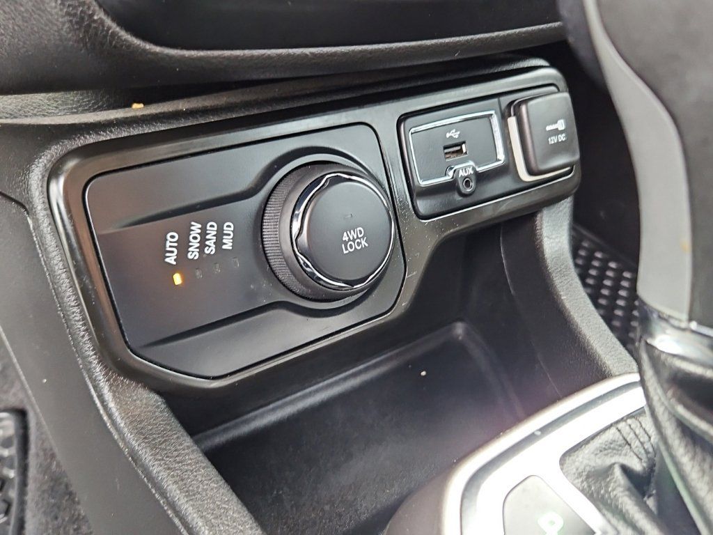 Used 2022 Jeep Renegade Latitude w/ Convenience Group AWD/4WD image 24