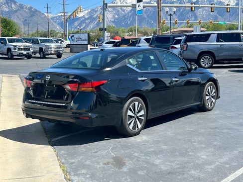 Used 2022 Nissan Altima 2.5 SV FWD image 4