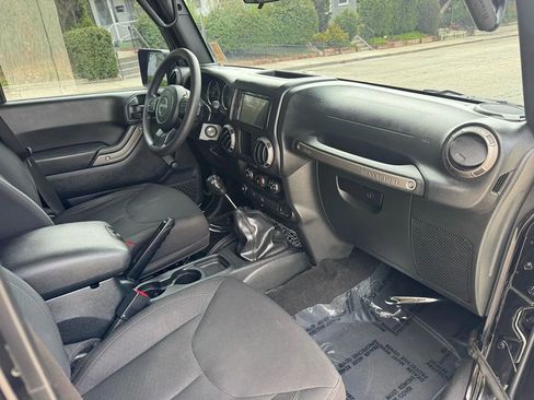 Used 2018 Jeep Wrangler Unlimited Sport image 14