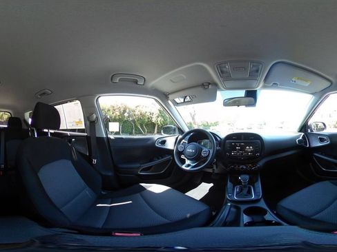 Used 2025 Kia Soul LX w/ LX Technology Package FWD image 35