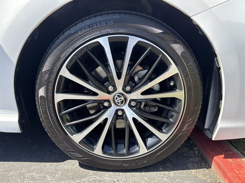 Used 2019 Toyota Camry SE w/ Convenience Package FWD image 13