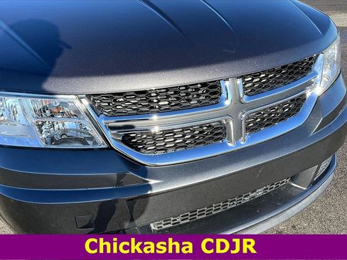 Used 2020 Dodge Journey SE image 30