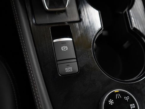 Used 2022 Nissan Rogue Platinum w/ Head-Up Display Package image 25