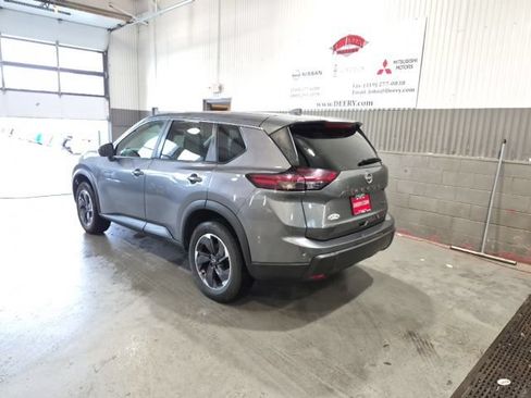 Used 2024 Nissan Rogue SV FWD image 5