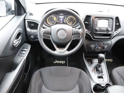 Used 2019 Jeep Cherokee Sport image 15