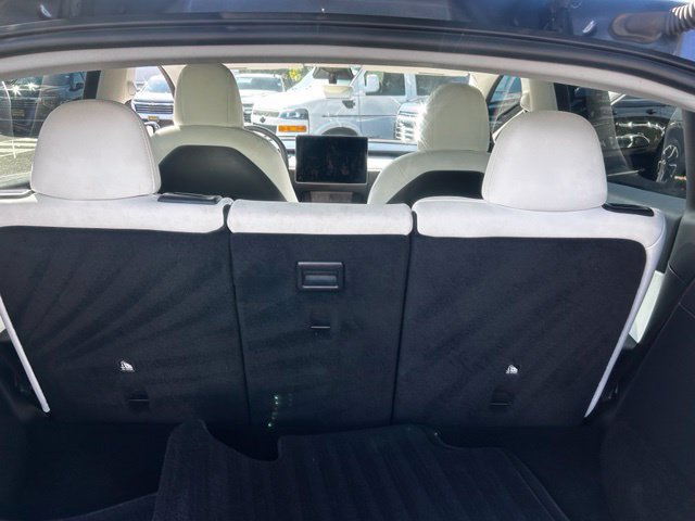Used 2022 Tesla Model Y Long Range AWD/4WD image 18