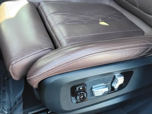 Used 2023 BMW X7 M60i w/ Executive Package image 18