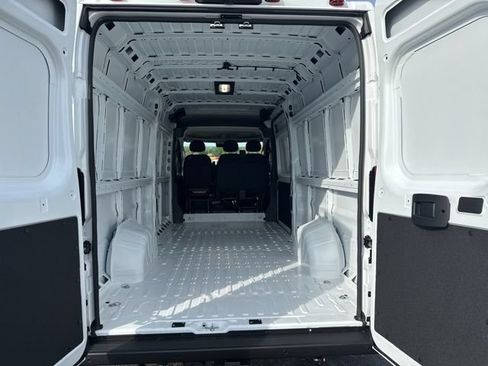 New 2026 RAM ProMaster 3500 w/ Premium Convenience Group FWD image 15