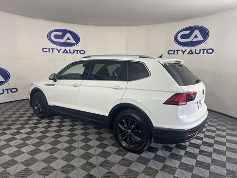 Used 2024 Volkswagen Tiguan SE FWD image 5