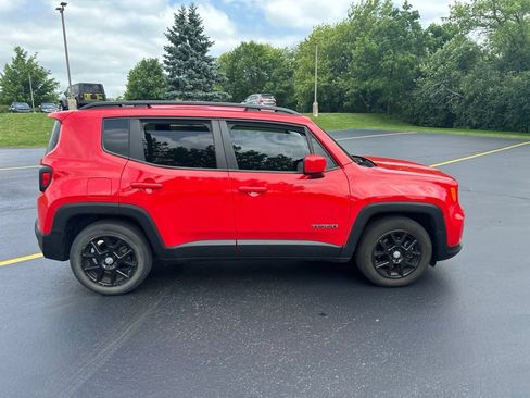 Used 2020 Jeep Renegade Latitude w/ Cold Weather Group FWD image 2