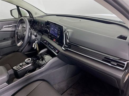 Used 2024 Kia Sportage LX image 29