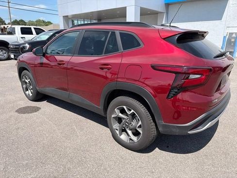 Used 2025 Chevrolet Trax LT FWD image 24