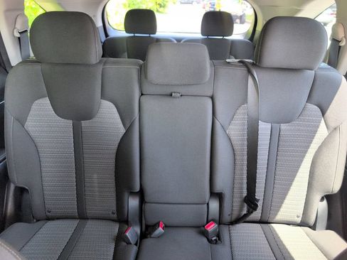 Used 2023 Kia Sorento LX FWD image 30