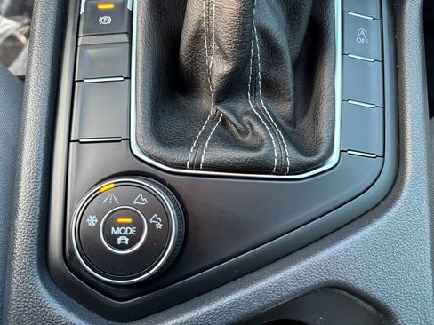 Used 2022 Volkswagen Taos S image 18