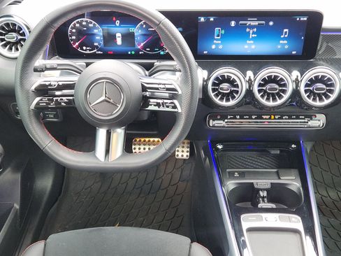 Used 2024 Mercedes-Benz GLB 250 GLB 250 image 26