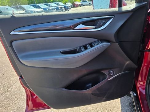 Used 2020 Buick Enclave Essence AWD/4WD image 27