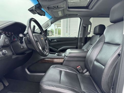 Used 2018 Chevrolet Suburban LT w/ Luxury Package AWD/4WD image 13