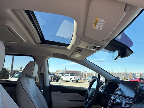 Certified 2026 Honda Odyssey Touring image 32