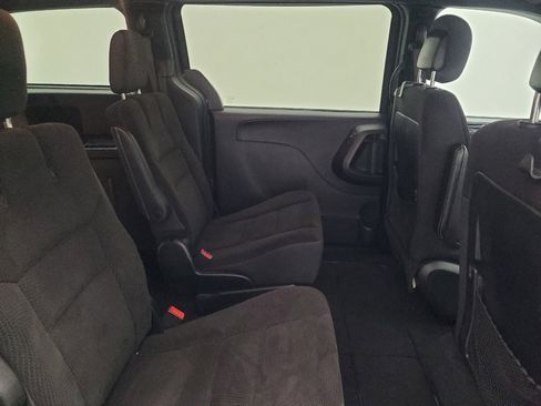 Used 2018 Dodge Grand Caravan SE FWD image 19