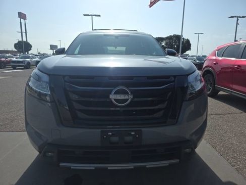 Used 2023 Nissan Pathfinder Platinum w/ Lighting Package (N93) FWD image 2