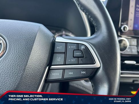 Used 2023 Toyota Highlander XLE FWD image 19