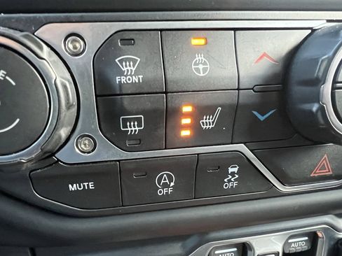 Used 2019 Jeep Wrangler Unlimited Rubicon w/ Dual Top Group image 37