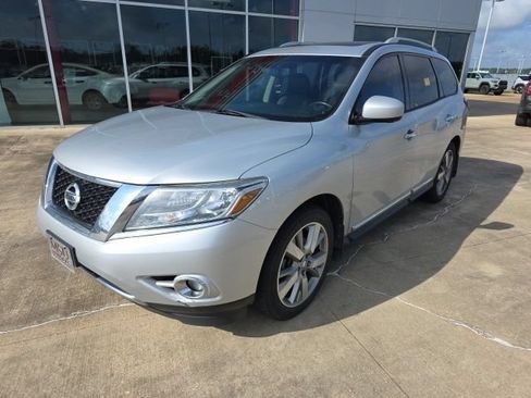Used 2015 Nissan Pathfinder Platinum w/ Cargo Package FWD image 3