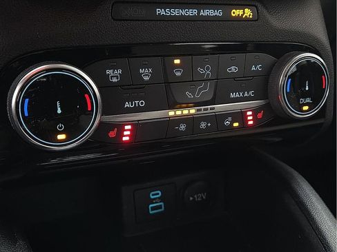 Used 2022 Ford Escape SE w/ SE Sport Appearance Package image 14