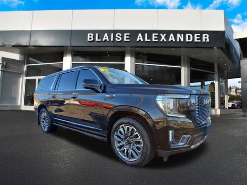 Used 2023 GMC Yukon XL Denali Ultimate image 1