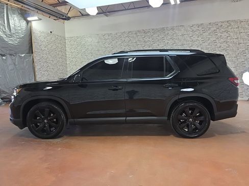 Used 2025 Honda Pilot Black Edition image 5