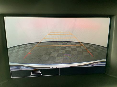 Used 2024 GMC Terrain SLE w/ Driver Convenience Package image 12