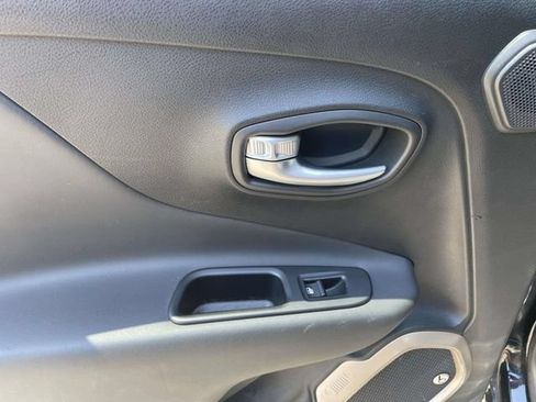 Used 2017 Jeep Renegade Limited AWD/4WD image 18