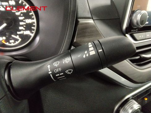 Used 2025 Nissan Altima 2.5 SV image 15