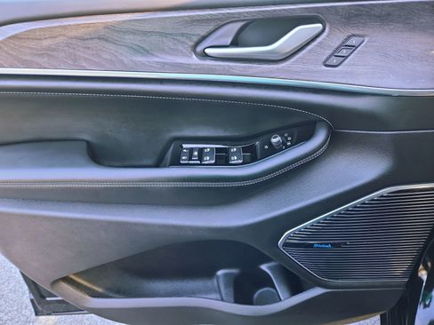 Used 2023 Jeep Grand Cherokee Overland image 25