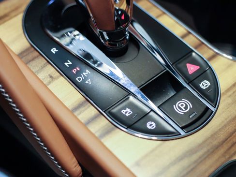 New 2025 Bentley Bentayga image 33