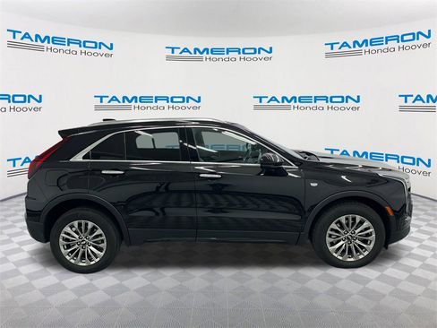 Used 2024 Cadillac XT4 Premium Luxury image 6
