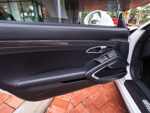 Used 2015 Porsche 911 Turbo S image 34