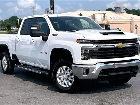 Used 2024 Chevrolet Silverado 2500 LT AWD/4WD image 37