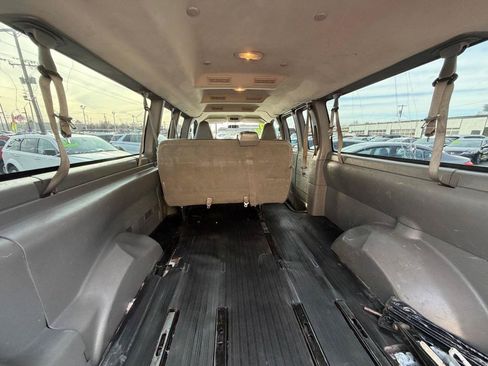 Used 2017 Chevrolet Express 3500 LS RWD image 17